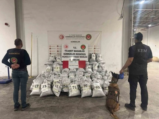 Ticaret Bakanlığı, Gürbulak’ta 1 ton 870 kilo uyuşturucu ele geçirdi
