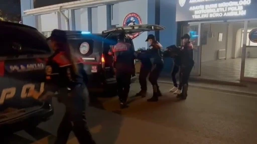 Ticari araçtan bin 567 adet uyuşturucu çıktı: 2 kişi tutuklandı
