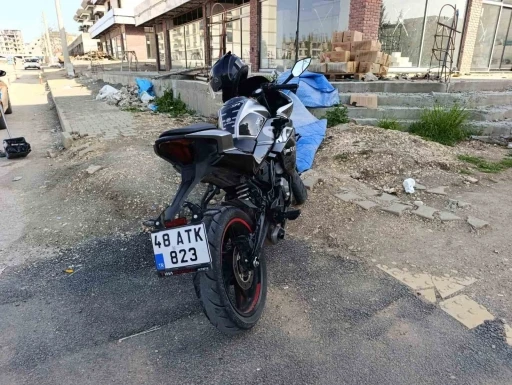 Ticari taksiyle &ccedil;arpışan motosiklet s&uuml;r&uuml;c&uuml;s&uuml; yaralandı
