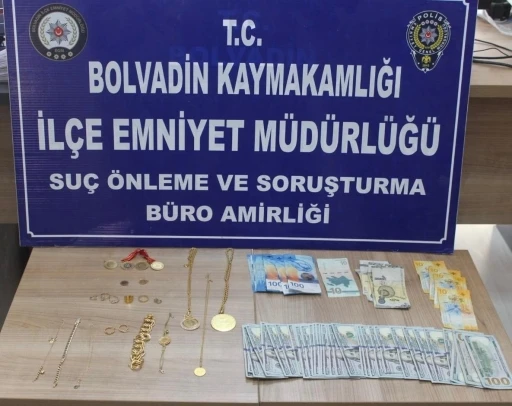 Ticari taksiyle geldikleri ilçede 2 milyon TL’lik dolandırıcılık yaptılar
