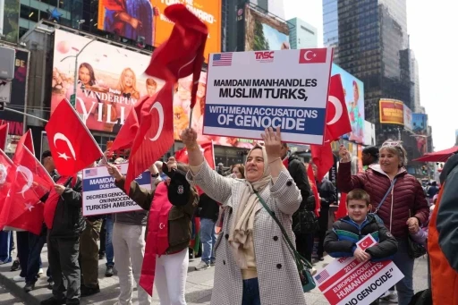 Times Meydanı&rsquo;nda Ermeni yalanı protestosu
