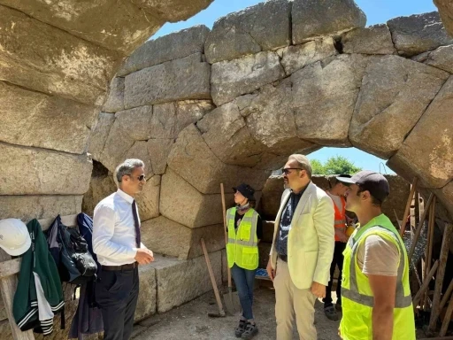 Tios Antik Kenti’ndeki amfi tiyatroda kazı çalışmaları devam ediyor
