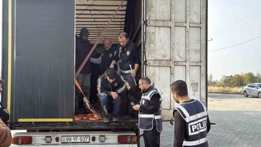 Tır dorsesine gizlenen 11 kaçak göçmen yakalandı
