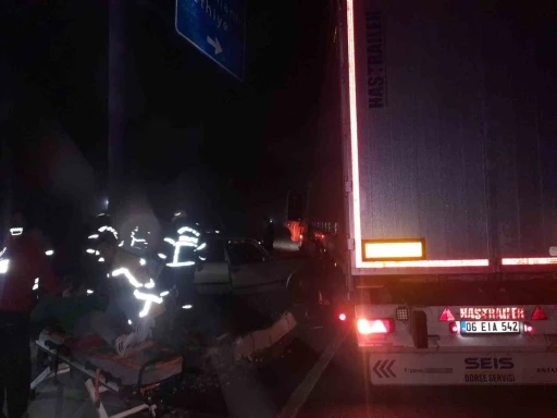 Tır ile &ccedil;arpışan TOFAŞ hurdaya d&ouml;nd&uuml;
