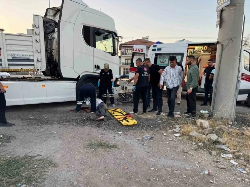 Tır ile motosiklet çarpıştı: 1 ölü
