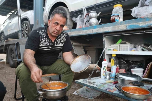 Tır şoförlerinin sandık başında iftar sofrası
