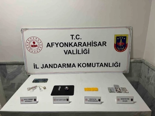 Tır şoförü uyuşturucu satarken suçüstü yapıldı
