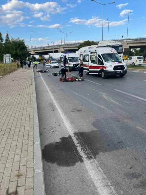 Tırın çarptığı motosikletteki iki genç hayatını kaybetti
