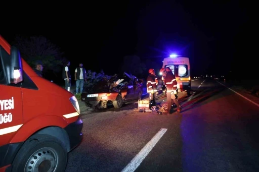 Tırın tamponu otomobile ok gibi saplandı: 1 &ouml;l&uuml;
