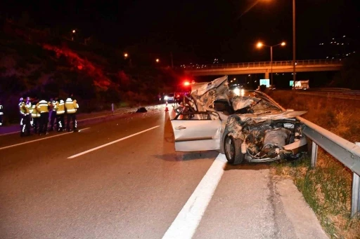 Tırla &ccedil;arpışan otomobil hurdaya d&ouml;nd&uuml;: 18 yaşındaki gen&ccedil; hayatını kaybetti
