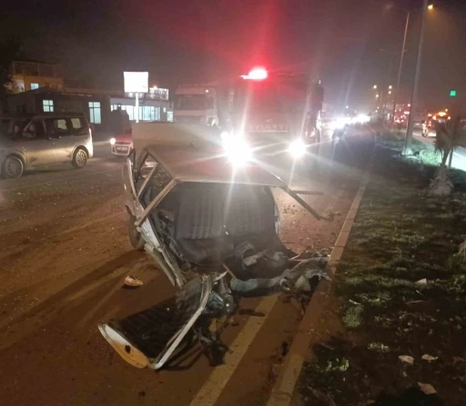 Tırla &ccedil;arpışan Tofaş ikiye b&ouml;l&uuml;nd&uuml;
