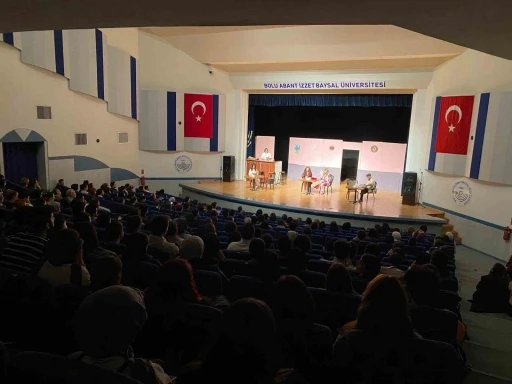 Tiyatro günlerinde salon doldu taştı
