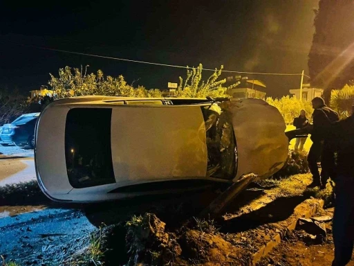 Tofaş ile &ccedil;arpışan otomobil takla attı
