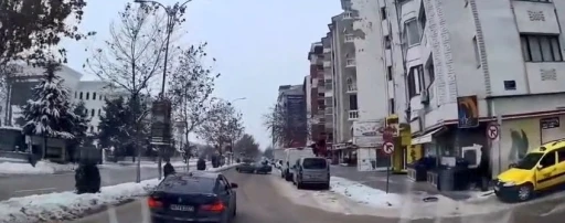 Tofaş otomobiliyle drift attı, trafiği tehlikeye soktu
