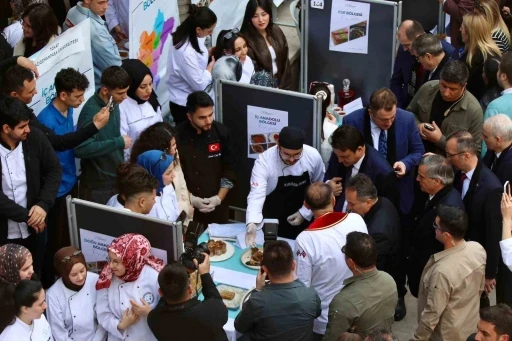 TOG&Uuml;&rsquo;de okuyan uluslararası &ouml;ğrencilerden k&uuml;lt&uuml;r ş&ouml;leni
