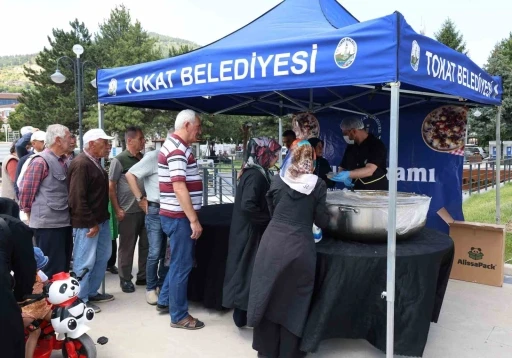 Tokat Belediyesi&rsquo;nden 12 bin kişiye aşure ikramı
