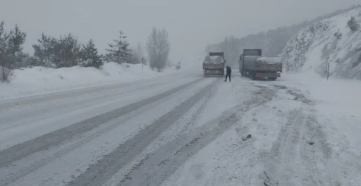 Tokat-Sivas yolunda kar engeli
