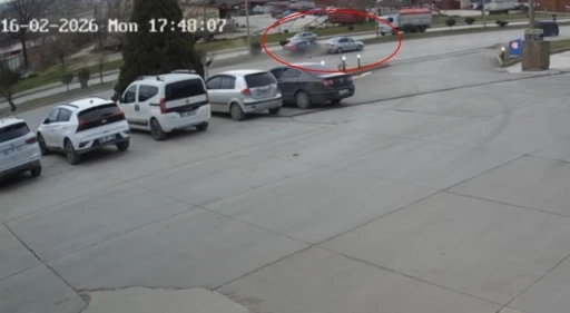 Tokat&rsquo;ta 2 kişinin yaralandığı kaza kamerada
