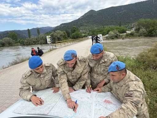Tokat&rsquo;ta 216 personel Kelkit &Ccedil;ayı&rsquo;nda kayıp gen&ccedil;lerin izini s&uuml;r&uuml;yor
