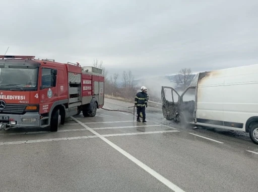 Tokat&rsquo;ta alev alan panelvan kullanılamaz hale geldi
