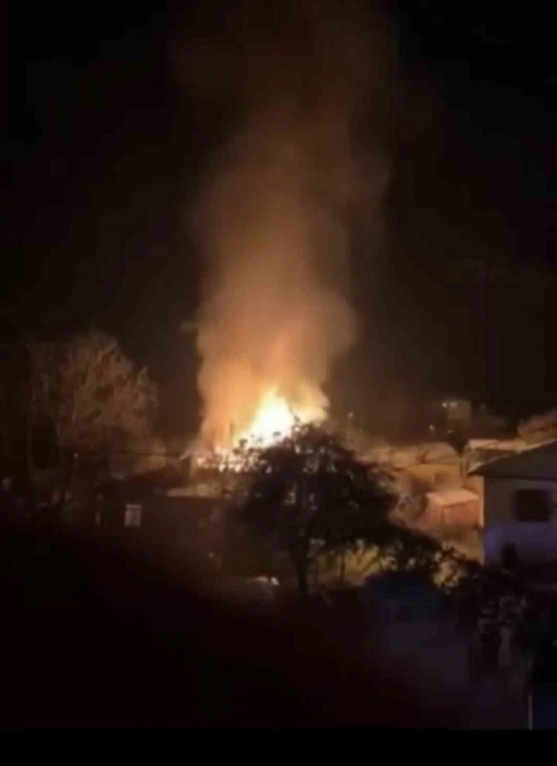 Tokat&rsquo;ta alevler geceyi aydınlattı
