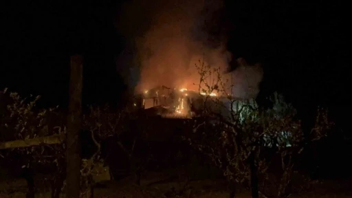Tokat&rsquo;ta &ccedil;ıkan yangında ev kullanılamaz hale geldi
