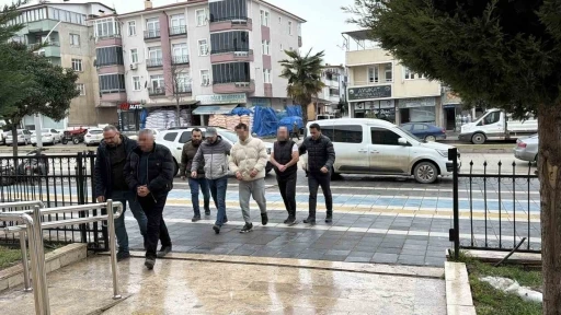 Tokat&rsquo;ta g&ouml;&ccedil;men ka&ccedil;ak&ccedil;ılığı operasyonu: 2 kişi tutuklandı
