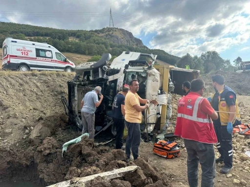 Tokat’ta hafriyat kamyonları çarpıştı, 1 sürücü ağır yaralandı
