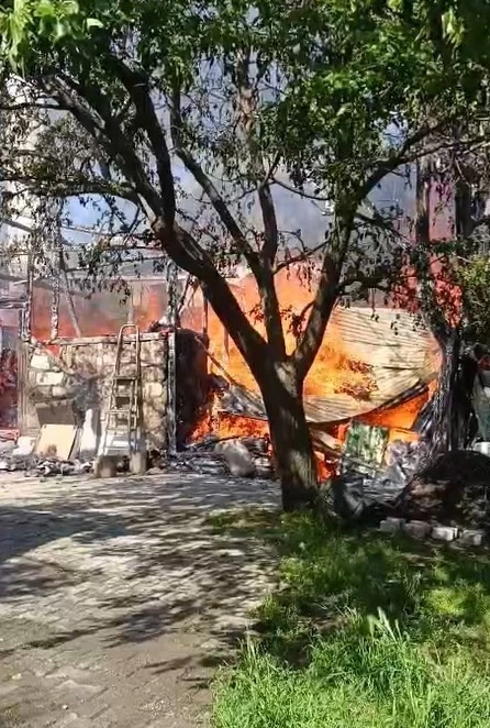 Tokat&rsquo;ta m&uuml;ştemilatta &ccedil;ıkan yangın, &ccedil;evre evlere sı&ccedil;ramadan s&ouml;nd&uuml;r&uuml;ld&uuml;
