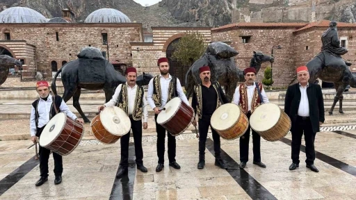 Tokat&rsquo;ta Ramazan geleneği yaşatılıyor, 21 davulcu sahaya &ccedil;ıkıyor
