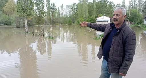 Tokat&rsquo;ta taşkın sonrası &ccedil;ift&ccedil;iler tarlalarına giremedi

