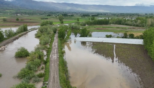 Tokat&rsquo;ta yollar &ccedil;&ouml;kt&uuml;, sular altında kalan tarım arazileri dron ile g&ouml;r&uuml;nt&uuml;lendi
