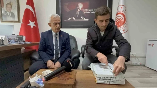 Tokatlı amat&ouml;r fotoğraf&ccedil;ının &ouml;d&uuml;l&uuml; kendisine teslim edildi
