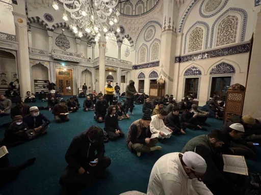 Tokyo Camii&rsquo;nde Ramazan ayının ilk teravih namazı kılındı
