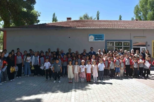 Tomarza&rsquo;da protokol, &ouml;ğrencilerin karne heyecanına ortak oldu
