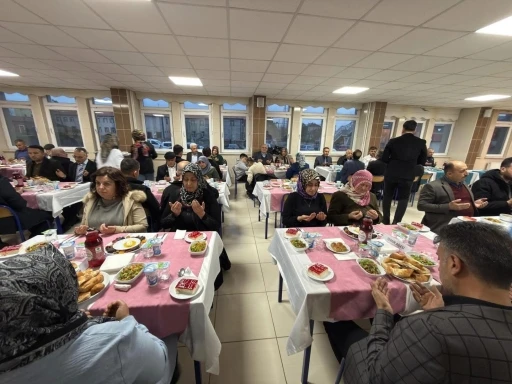 Tomarza&rsquo;da şehir aileleri ve gaziler iftarda buluştu

