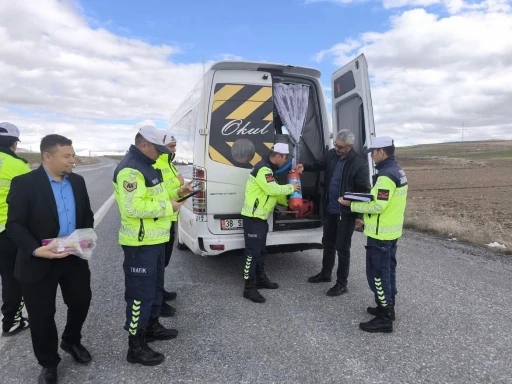 Tomarza&rsquo;da servis şof&ouml;rlerine g&uuml;venlik ve trafik eğitimi verildi
