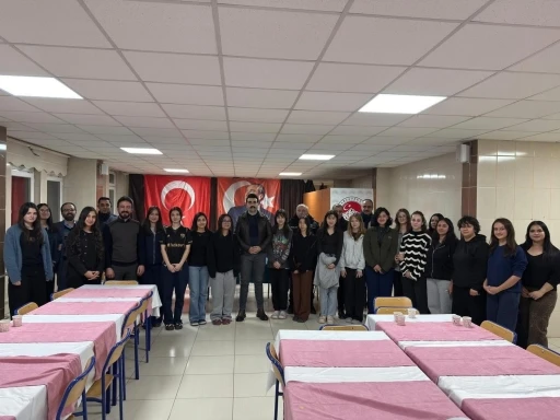 Tomarza protokol&uuml; &ouml;ğrencilerle iftarda buluştu
