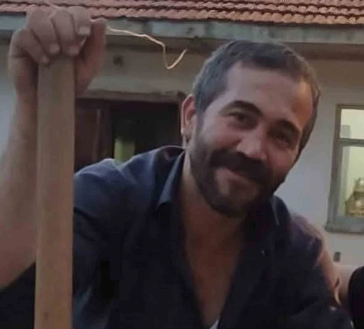 Tomruk altında kalan iş&ccedil;i ağır yaralandı
