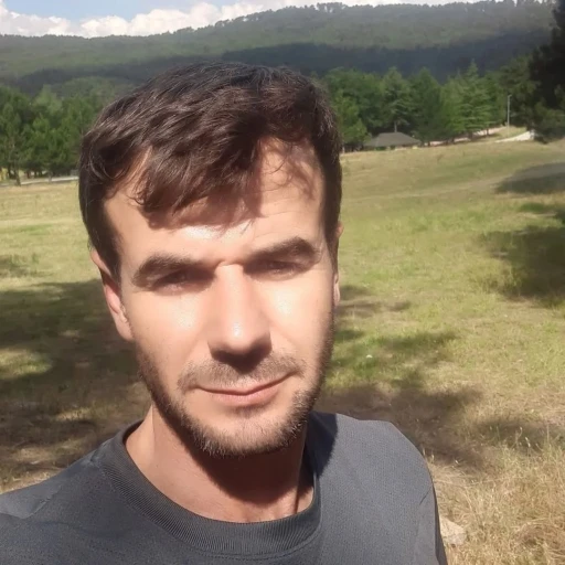 Tomruk bi&ccedil;me makinesinin &uuml;st&uuml;ne d&uuml;şen iş&ccedil;i hayatını kaybetti

