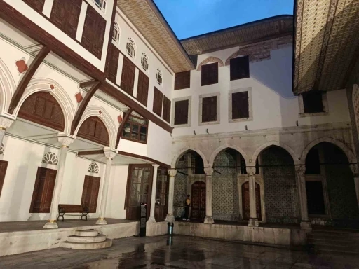 Topkapı Sarayı gece turlarıyla ziyaret&ccedil;ilerine kapılarını a&ccedil;tı
