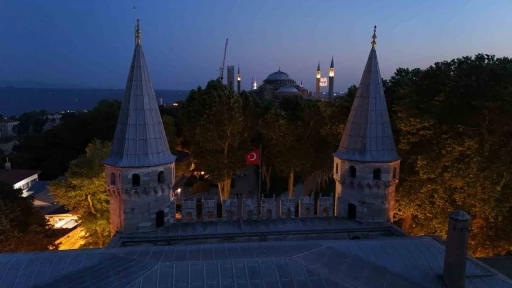 Topkapı Sarayı gece ziyaretçilerini ağırlamaya başladı
