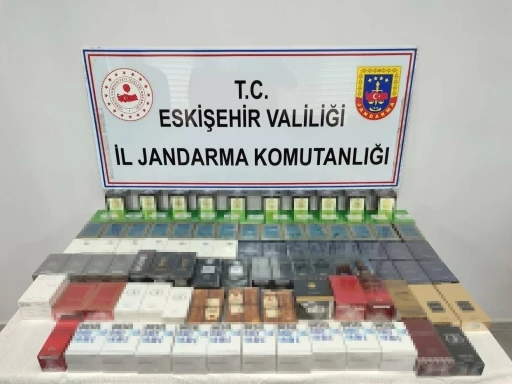 Toplam değeri 550 bin TL olan 164 adet kaçak parfüm ele geçirildi
