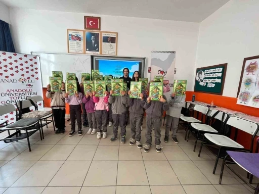 Toplum gönüllülerinden köy okuluna anlamlı ziyaret
