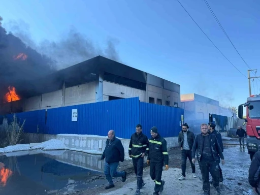 Torbalı&rsquo;da geri d&ouml;n&uuml;ş&uuml;m fabrikasında yangın
