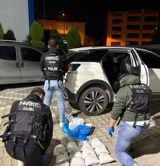 Torbalı’da polisin durdurduğu araçtan metamfetamin çıktı
