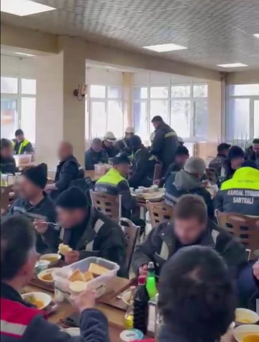 Torku iştirakinde kriz s&uuml;r&uuml;yor, iş&ccedil;iler bu kez kaşıklı eylem yaptı
