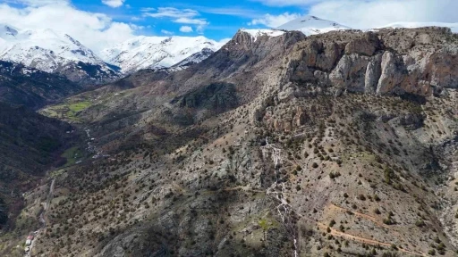 Torul&rsquo;un gizemli su kaynakları: G&uuml;la&ccedil;ar k&ouml;y&uuml;nde mevsimsel doğa olayı
