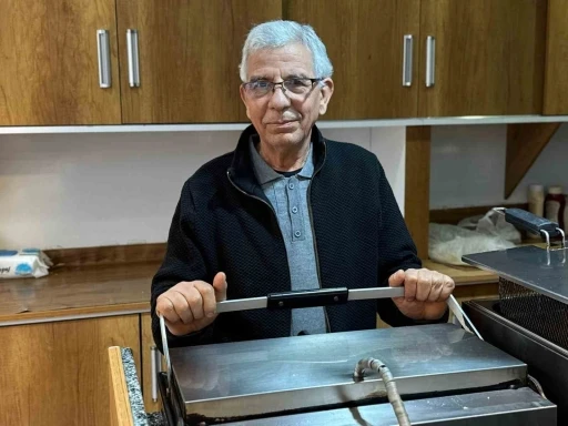 Tost&ccedil;u Mehmet, Mansur Yavaş&rsquo;a benzerliği ile dikkat &ccedil;ekiyor
