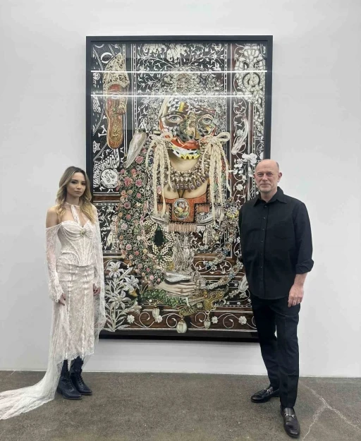 Tosyalı, gen&ccedil; sanat&ccedil;ıları destekleyerek k&uuml;lt&uuml;rel &uuml;retime katkısını s&uuml;rd&uuml;r&uuml;yor
